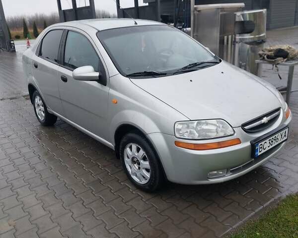 Серый Шевроле Авео, объемом двигателя 1.5 л и пробегом 213 тыс. км за 2800 $, фото 1 на Automoto.ua