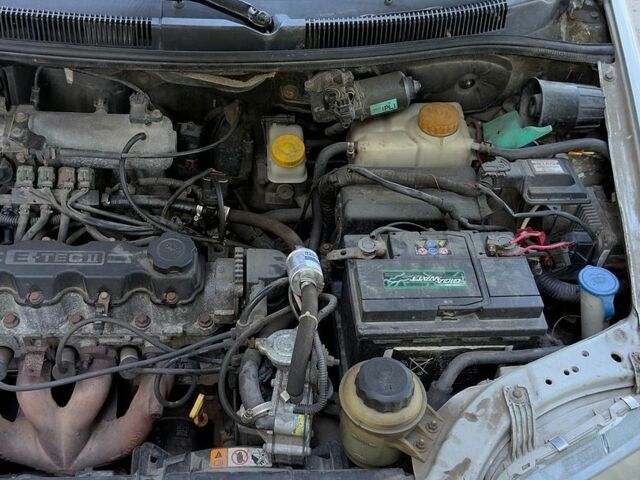 Серый Шевроле Авео, объемом двигателя 1.5 л и пробегом 176 тыс. км за 2750 $, фото 1 на Automoto.ua