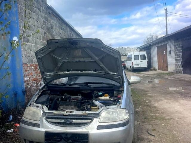 Серый Шевроле Авео, объемом двигателя 15 л и пробегом 200 тыс. км за 1400 $, фото 1 на Automoto.ua