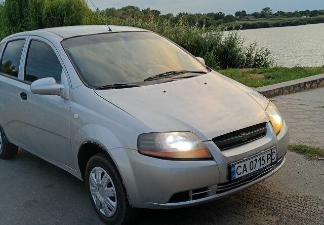 Серый Шевроле Авео, объемом двигателя 1.5 л и пробегом 300 тыс. км за 1655 $, фото 1 на Automoto.ua