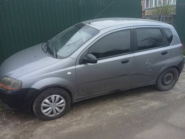 Серый Шевроле Авео, объемом двигателя 1.5 л и пробегом 477 тыс. км за 1700 $, фото 1 на Automoto.ua