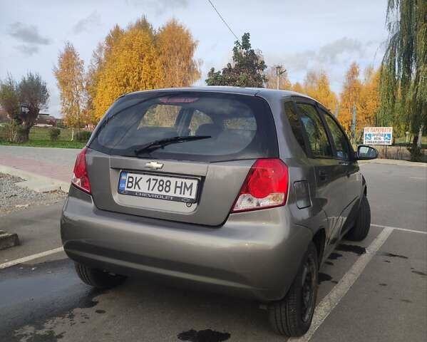 Серый Шевроле Авео, объемом двигателя 1.5 л и пробегом 232 тыс. км за 2450 $, фото 1 на Automoto.ua