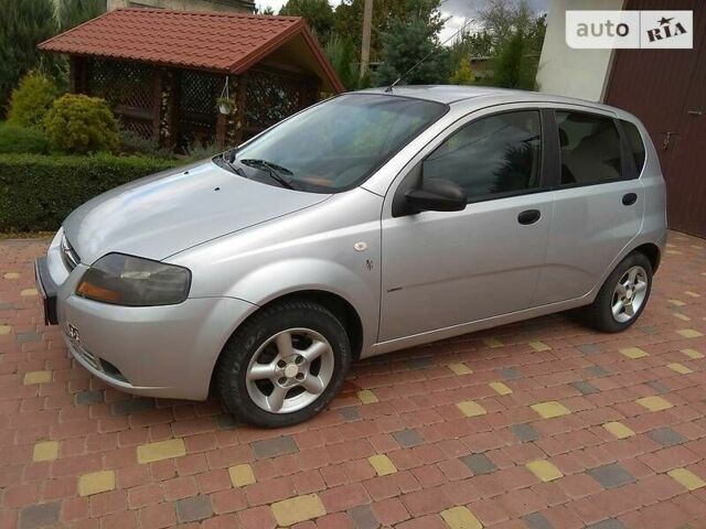 Серый Шевроле Авео, объемом двигателя 1.2 л и пробегом 200 тыс. км за 3000 $, фото 1 на Automoto.ua