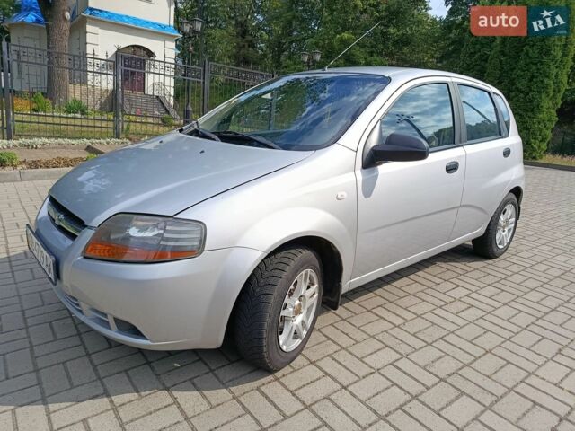 Сірий Шевроле Авео, об'ємом двигуна 1.5 л та пробігом 214 тис. км за 2800 $, фото 1 на Automoto.ua