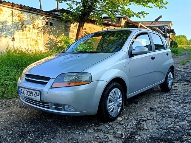 Серый Шевроле Авео, объемом двигателя 1.5 л и пробегом 265 тыс. км за 2750 $, фото 1 на Automoto.ua