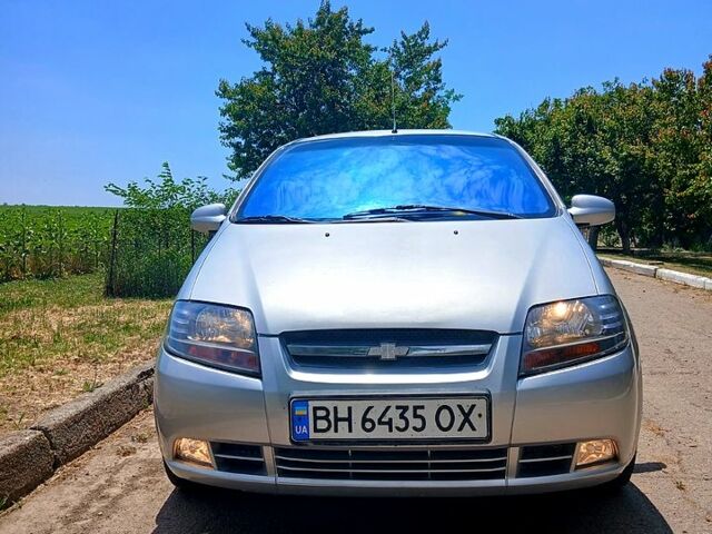 Серый Шевроле Авео, объемом двигателя 1.5 л и пробегом 220 тыс. км за 3400 $, фото 1 на Automoto.ua