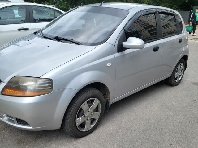 Сірий Шевроле Авео, об'ємом двигуна 1.5 л та пробігом 150 тис. км за 3900 $, фото 1 на Automoto.ua