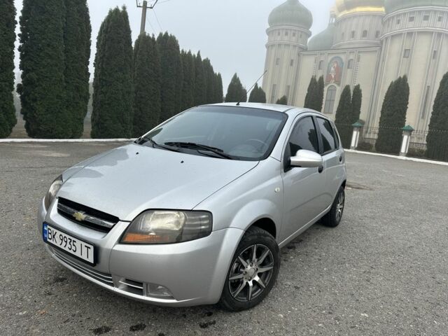 Сірий Шевроле Авео, об'ємом двигуна 1.5 л та пробігом 280 тис. км за 2699 $, фото 1 на Automoto.ua