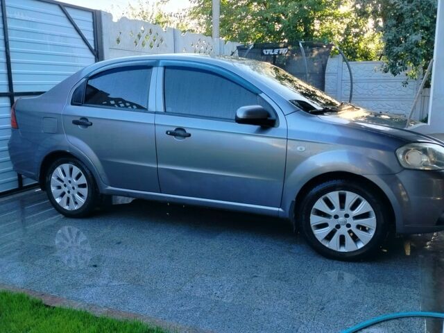 Сірий Шевроле Авео, об'ємом двигуна 1.5 л та пробігом 229 тис. км за 3500 $, фото 1 на Automoto.ua