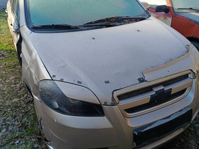 Серый Шевроле Авео, объемом двигателя 1.6 л и пробегом 200 тыс. км за 808 $, фото 1 на Automoto.ua