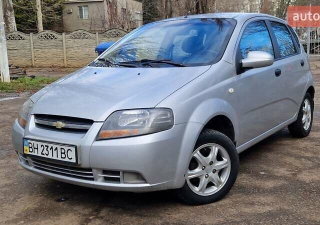 Сірий Шевроле Авео, об'ємом двигуна 1.5 л та пробігом 140 тис. км за 3200 $, фото 1 на Automoto.ua