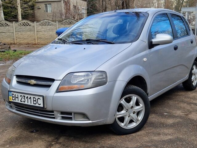Серый Шевроле Авео, объемом двигателя 1.5 л и пробегом 140 тыс. км за 3200 $, фото 1 на Automoto.ua