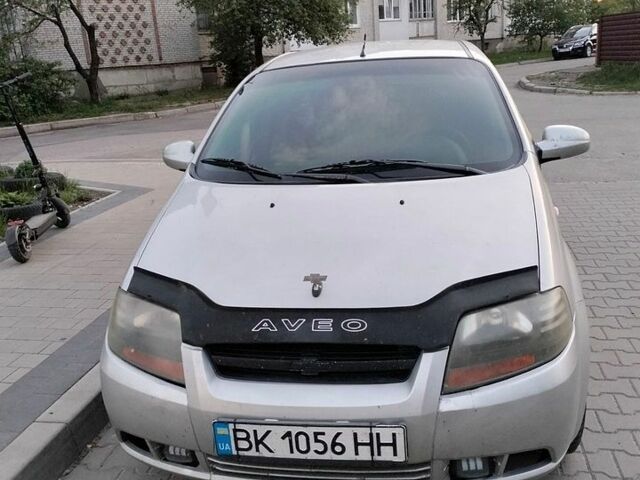 Серый Шевроле Авео, объемом двигателя 1.5 л и пробегом 230 тыс. км за 3000 $, фото 1 на Automoto.ua