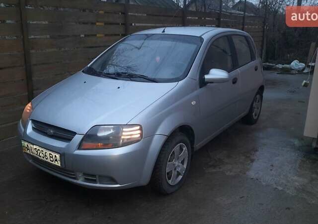 Серый Шевроле Авео, объемом двигателя 1.5 л и пробегом 220 тыс. км за 3000 $, фото 1 на Automoto.ua