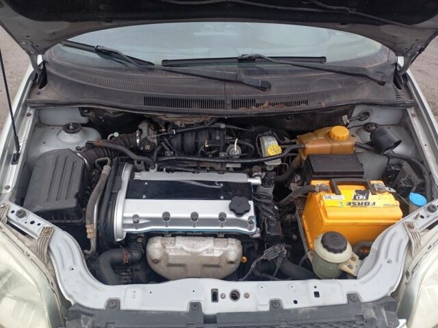 Серый Шевроле Авео, объемом двигателя 1.6 л и пробегом 130 тыс. км за 3000 $, фото 1 на Automoto.ua