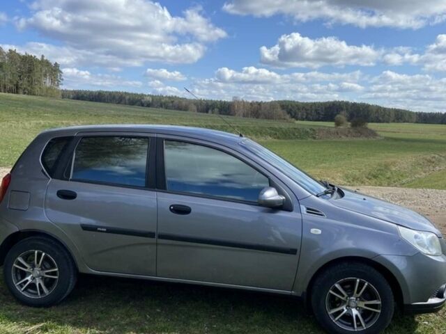 Сірий Шевроле Авео, об'ємом двигуна 1.5 л та пробігом 165 тис. км за 3000 $, фото 1 на Automoto.ua