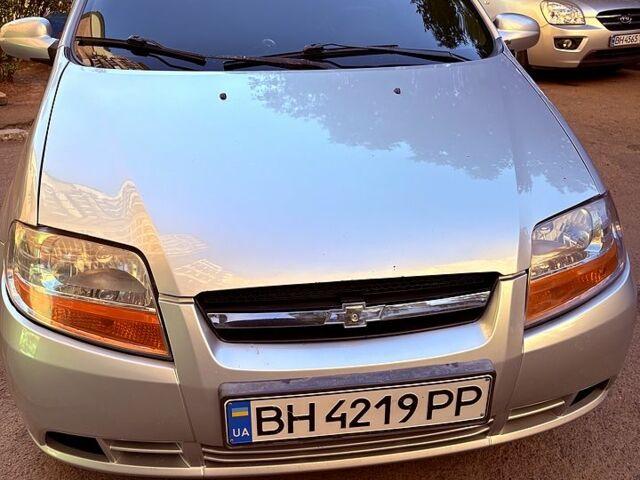 Серый Шевроле Авео, объемом двигателя 1.5 л и пробегом 165 тыс. км за 3500 $, фото 1 на Automoto.ua