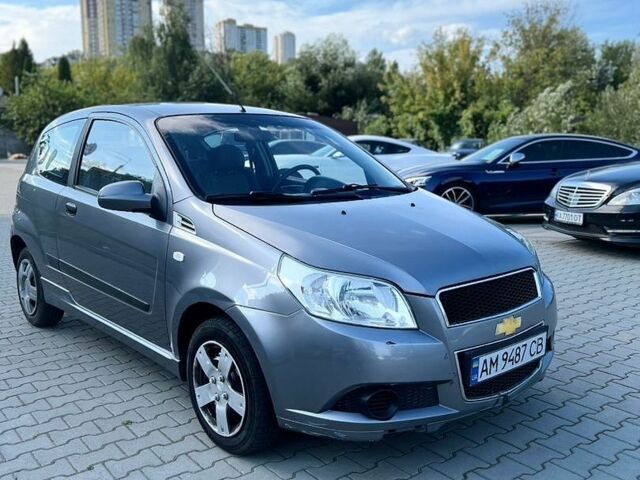 Серый Шевроле Авео, объемом двигателя 1.5 л и пробегом 235 тыс. км за 2700 $, фото 1 на Automoto.ua