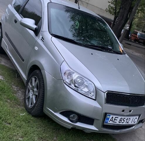 Сірий Шевроле Авео, об'ємом двигуна 1.5 л та пробігом 200 тис. км за 2800 $, фото 1 на Automoto.ua