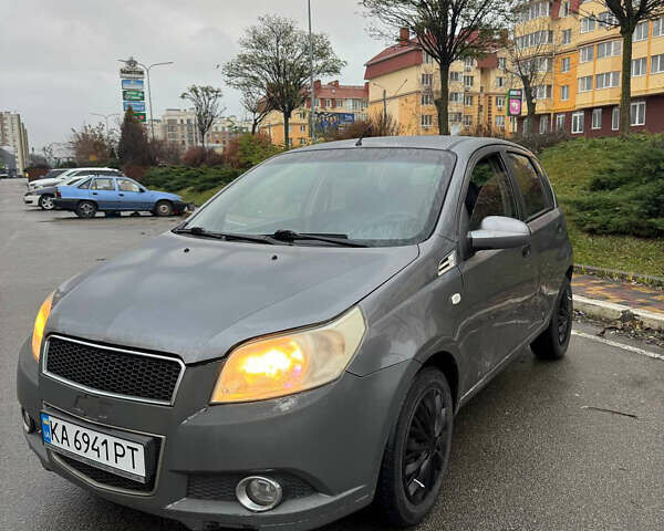 Серый Шевроле Авео, объемом двигателя 1.5 л и пробегом 240 тыс. км за 3700 $, фото 1 на Automoto.ua