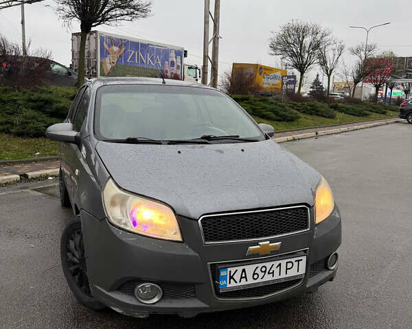 Серый Шевроле Авео, объемом двигателя 1.5 л и пробегом 240 тыс. км за 3800 $, фото 1 на Automoto.ua