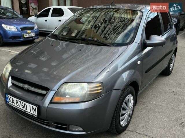 Серый Шевроле Авео, объемом двигателя 1.5 л и пробегом 202 тыс. км за 3300 $, фото 1 на Automoto.ua