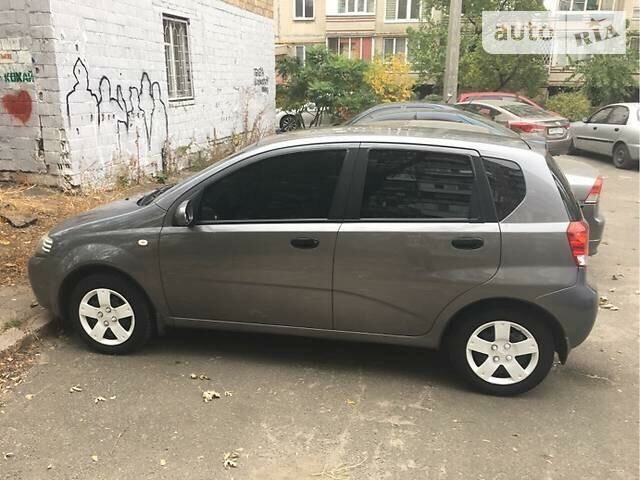 Серый Шевроле Авео, объемом двигателя 1.5 л и пробегом 130 тыс. км за 5700 $, фото 1 на Automoto.ua