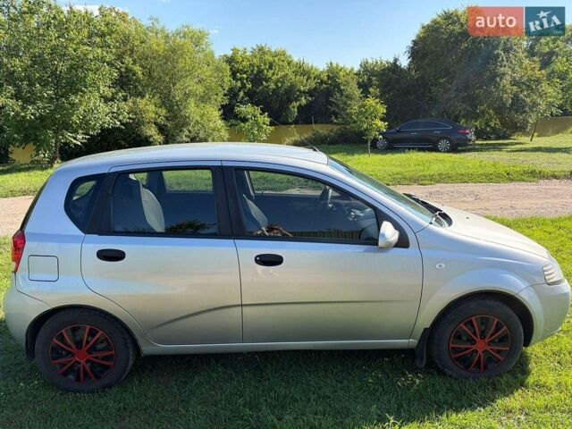 Серый Шевроле Авео, объемом двигателя 1.5 л и пробегом 230 тыс. км за 5200 $, фото 1 на Automoto.ua
