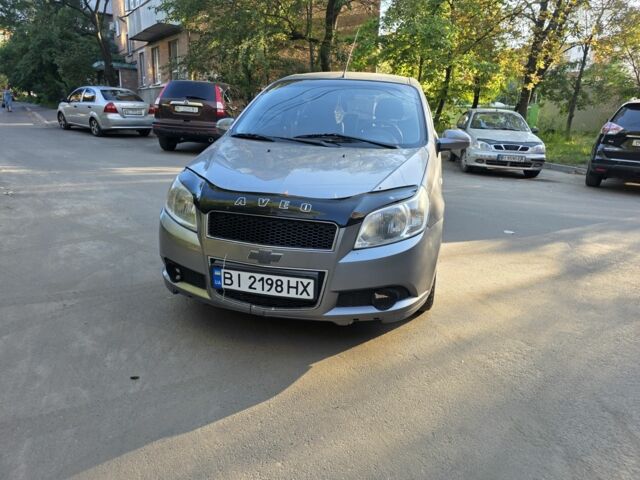 Серый Шевроле Авео, объемом двигателя 1.5 л и пробегом 199 тыс. км за 3697 $, фото 1 на Automoto.ua