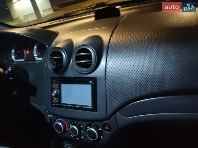 Сірий Шевроле Авео, об'ємом двигуна 1.5 л та пробігом 230 тис. км за 4200 $, фото 1 на Automoto.ua