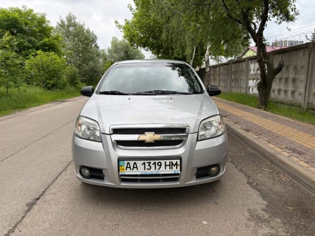 Серый Шевроле Авео, объемом двигателя 1.5 л и пробегом 180 тыс. км за 3800 $, фото 1 на Automoto.ua