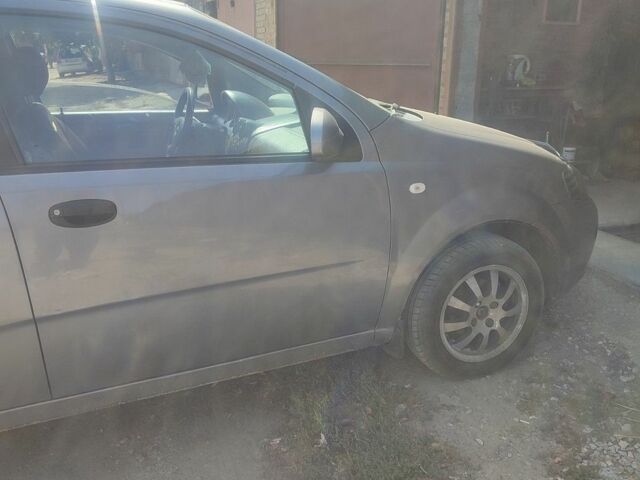 Серый Шевроле Авео, объемом двигателя 1.5 л и пробегом 38 тыс. км за 3200 $, фото 1 на Automoto.ua