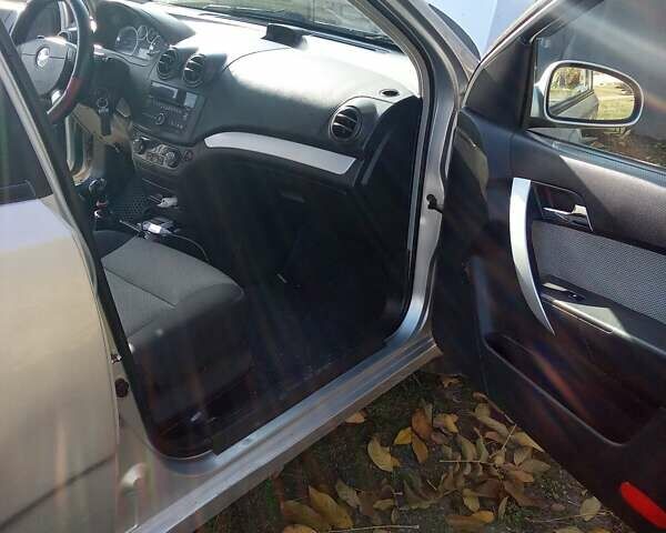 Серый Шевроле Авео, объемом двигателя 1.4 л и пробегом 217 тыс. км за 3500 $, фото 1 на Automoto.ua