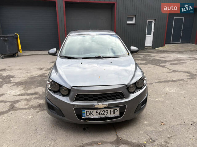 Серый Шевроле Авео, объемом двигателя 1.25 л и пробегом 390 тыс. км за 3300 $, фото 1 на Automoto.ua