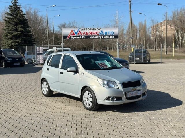 Серый Шевроле Авео, объемом двигателя 1.5 л и пробегом 174 тыс. км за 4800 $, фото 1 на Automoto.ua