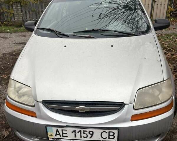 Серый Шевроле Авео, объемом двигателя 1.4 л и пробегом 270 тыс. км за 2000 $, фото 1 на Automoto.ua