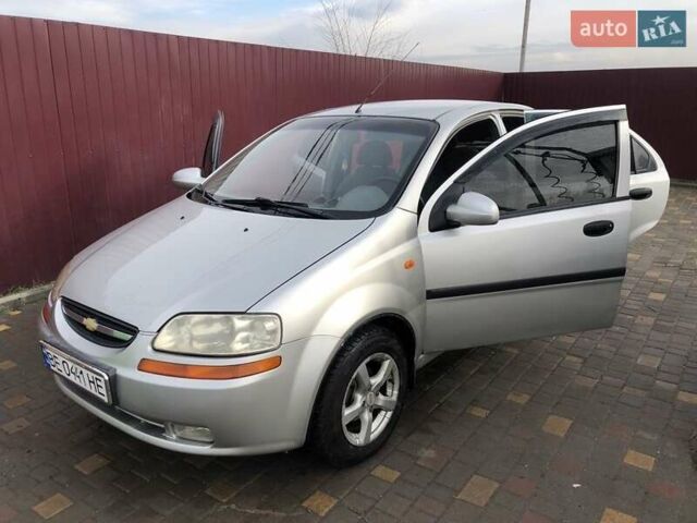 Серый Шевроле Авео, объемом двигателя 1.5 л и пробегом 250 тыс. км за 3350 $, фото 1 на Automoto.ua