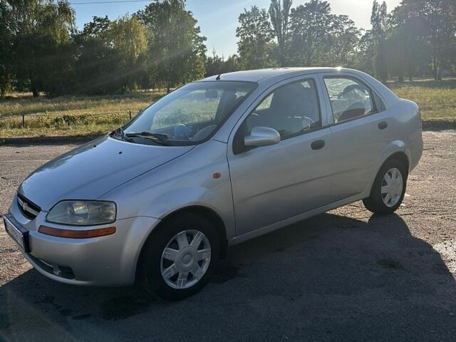 Сірий Шевроле Авео, об'ємом двигуна 1.5 л та пробігом 278 тис. км за 2800 $, фото 1 на Automoto.ua