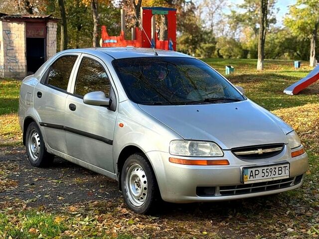 Серый Шевроле Авео, объемом двигателя 1.5 л и пробегом 200 тыс. км за 1600 $, фото 1 на Automoto.ua