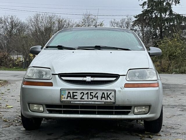 Сірий Шевроле Авео, об'ємом двигуна 1.5 л та пробігом 150 тис. км за 1999 $, фото 1 на Automoto.ua