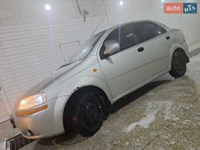 Сірий Шевроле Авео, об'ємом двигуна 1.5 л та пробігом 347 тис. км за 1900 $, фото 1 на Automoto.ua