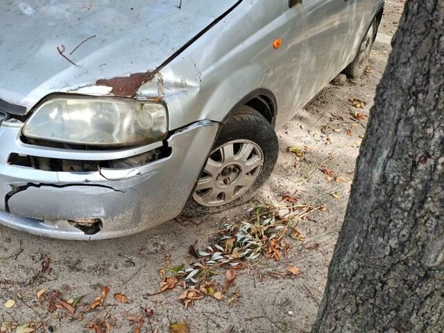 Сірий Шевроле Авео, об'ємом двигуна 1.5 л та пробігом 295 тис. км за 1500 $, фото 1 на Automoto.ua