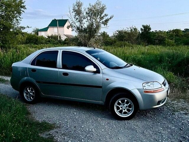Серый Шевроле Авео, объемом двигателя 1.5 л и пробегом 259 тыс. км за 3400 $, фото 1 на Automoto.ua