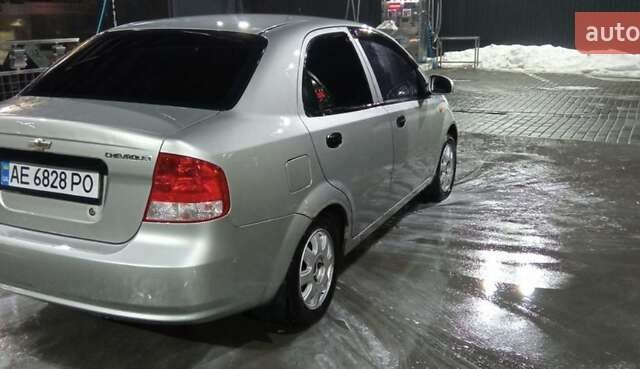 Серый Шевроле Авео, объемом двигателя 1.5 л и пробегом 300 тыс. км за 3500 $, фото 1 на Automoto.ua