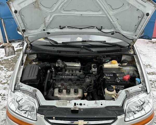 Серый Шевроле Авео, объемом двигателя 1.5 л и пробегом 185 тыс. км за 3300 $, фото 1 на Automoto.ua