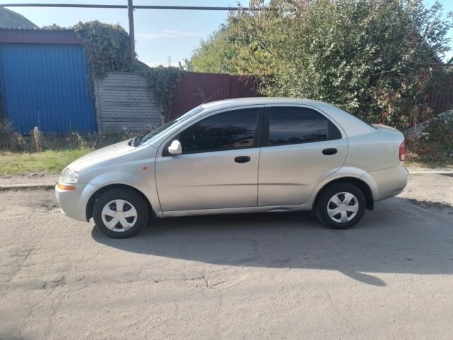 Серый Шевроле Авео, объемом двигателя 1.5 л и пробегом 210 тыс. км за 2100 $, фото 1 на Automoto.ua