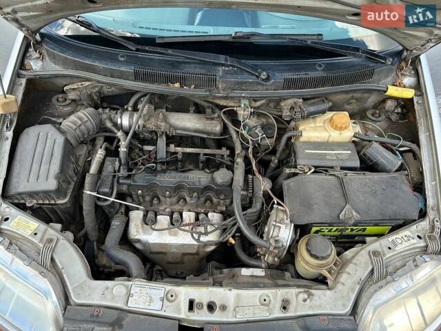 Серый Шевроле Авео, объемом двигателя 1.5 л и пробегом 300 тыс. км за 2200 $, фото 1 на Automoto.ua