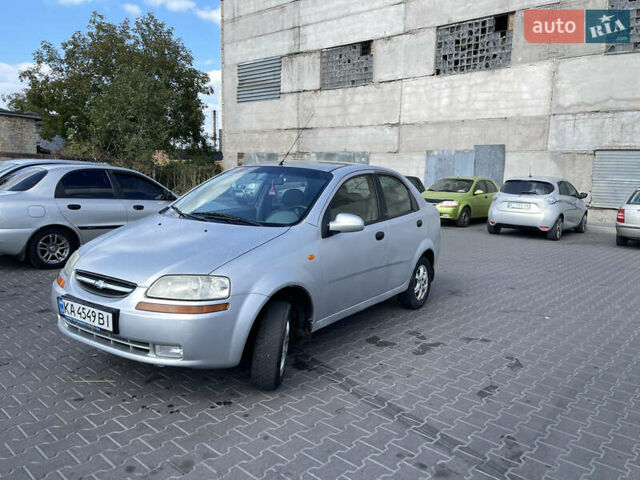 Серый Шевроле Авео, объемом двигателя 1.5 л и пробегом 300 тыс. км за 1800 $, фото 1 на Automoto.ua