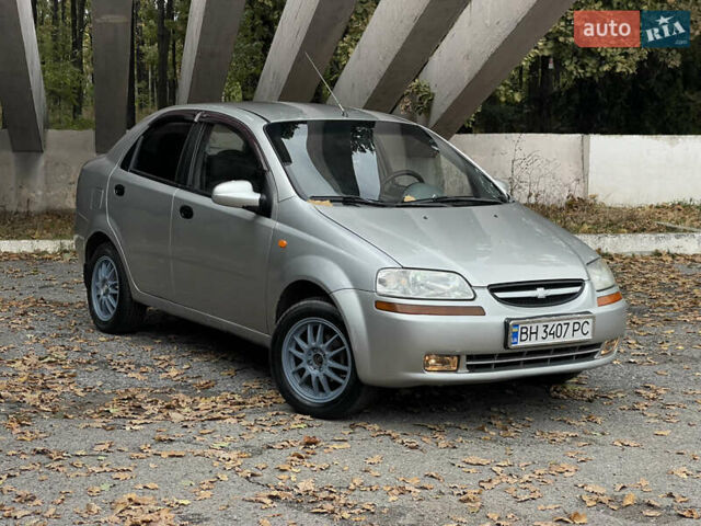 Серый Шевроле Авео, объемом двигателя 1.5 л и пробегом 200 тыс. км за 3300 $, фото 1 на Automoto.ua