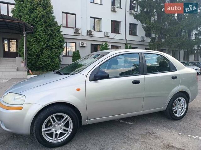 Серый Шевроле Авео, объемом двигателя 1.5 л и пробегом 353 тыс. км за 3050 $, фото 1 на Automoto.ua